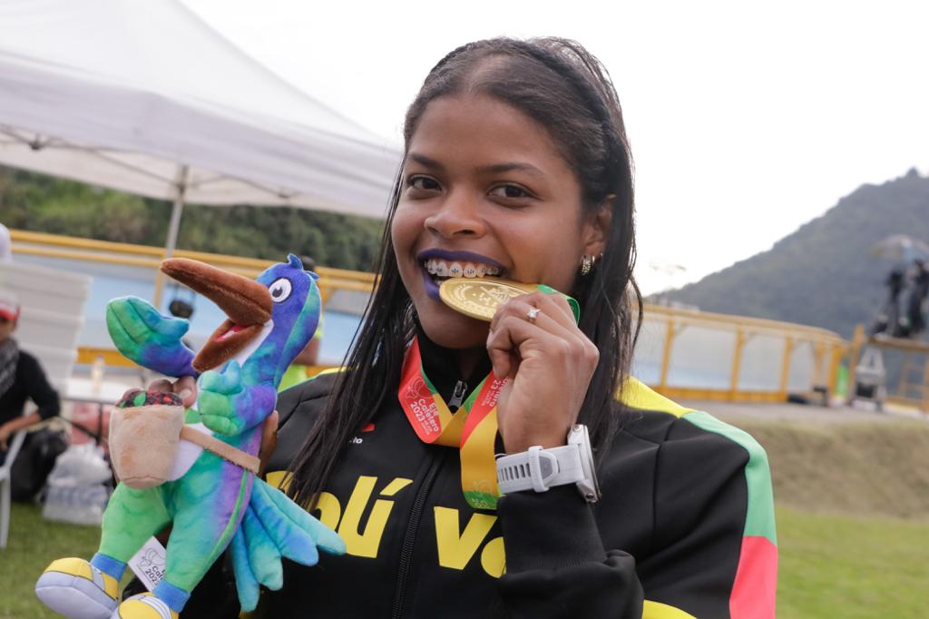 ¡Como los grandes Bolívar gana medalla de oro en Softbol Femenino !
